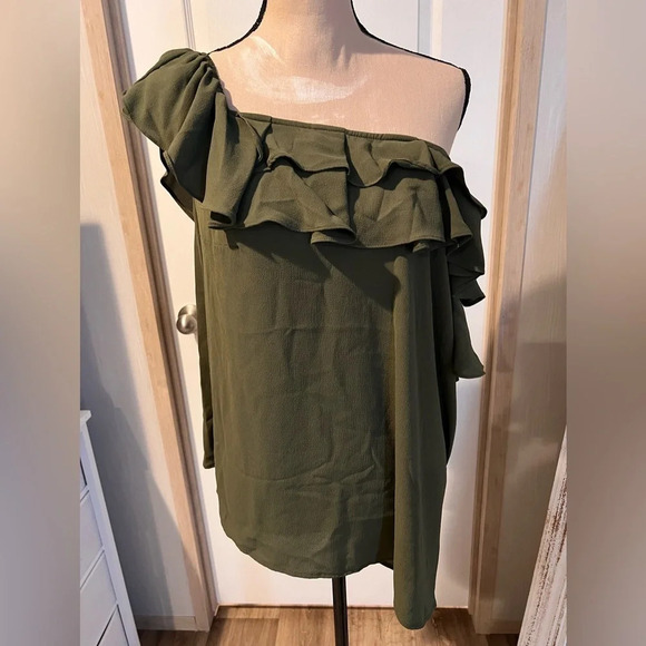 a.n.a Tops - A.N.A a new approach dark green sz  XL one shoulder top with ruffle hem.